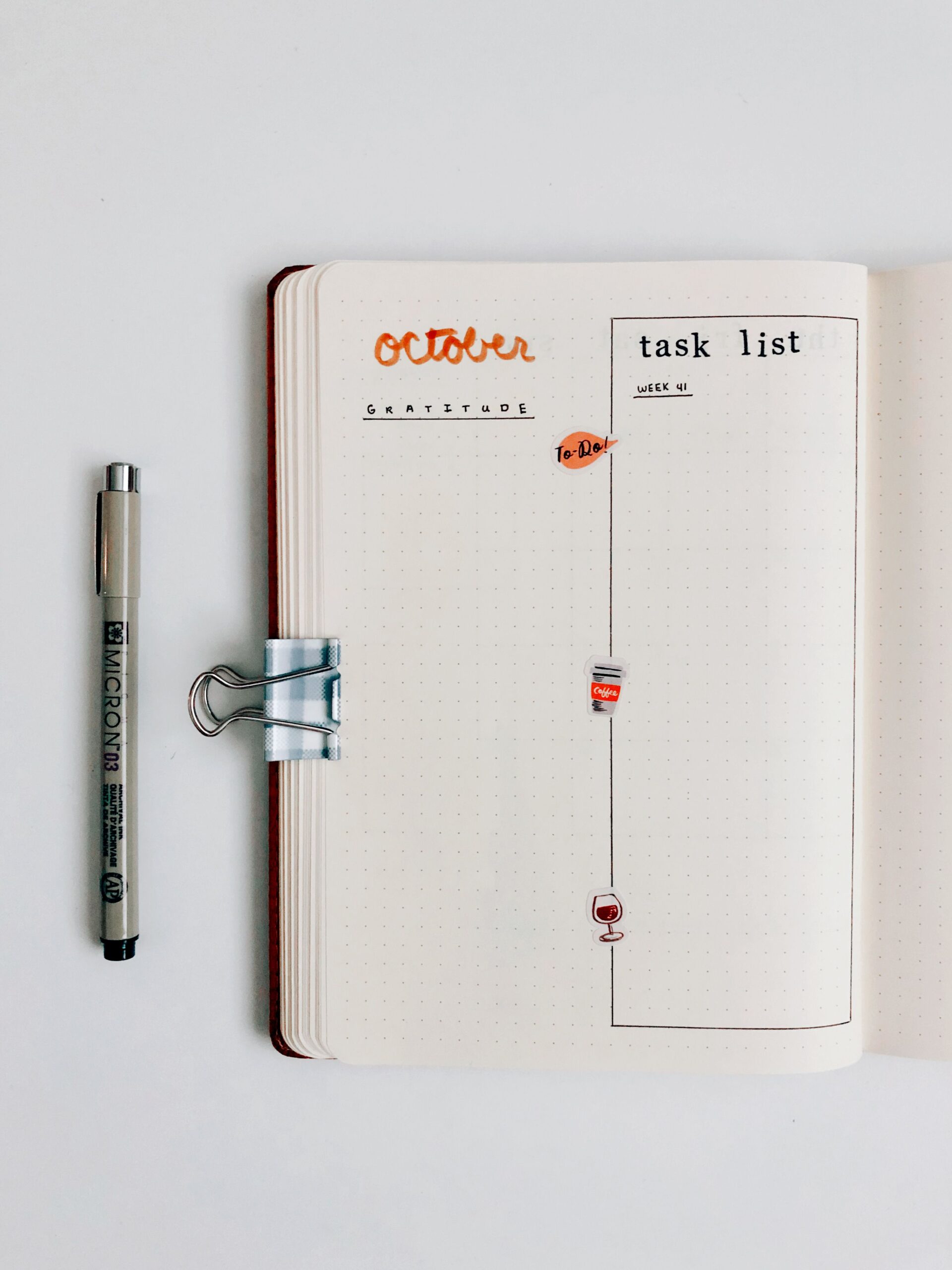 Minimal bullet journal - gratitude and master tasks